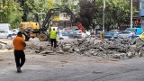 Echipele de la Infrastructură si Salubrizare sector 5 mobilizate pe teren Piedone  demolează toate constructiile ilegale din sectorul 5