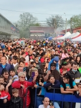 partida-romilor-pro-europa-a-organizat-in-piata-ferentari-un-concert-caritabil-pentru-refugiatii-romi-ucraineni-i-familiile-nevoia-e-din-sectorul-5-50505-3.jpg