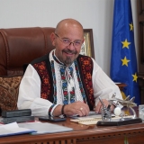 Primarul sectorului 5 Cristian Popescu Piedone : Măi `omule galben, Ludovic Orban `... Printre divine și mandoline, te visezi căpitan! Te crezi Baba Vanga?
