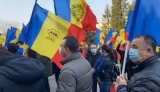 Protest cu iz PENAL  AUR și-a pus SIGLA partidului pe DRAPELUL NAȚIONAL