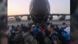Românii blocați în Afganistan aduși de urgență cu avionul Armatei . Ce anunță Ministrul de Externe după misiunea de urgență