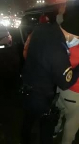 Un bărbat înarmat cu un briceag a amenințat călătorii dintr-un autobuz din Capitală