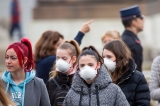 Valul 4 face ravagii printre tineri și copii. „Tinerii stau acasă până când boala se agravează!”