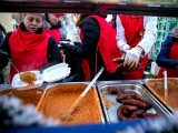 www.ziarulatak.ro Ce face un primar “zero” atunci când trei ani și jumătate nu a făcut nimic pentru comunitate?! Trage paranghelii, târguri și împarte pomeni populației Așa făcea Marian Vanghelie în sectorul 5 la fiecare final de mandat. Exact același luc