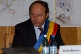www.ziarulatak.ro  Traian Basescu ravneste la fotoliul lui Firea.  Candideza pentru Primaria Capitalei