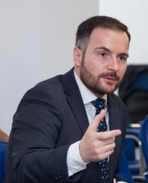 Prefectul Capitalei Rares Hopinca declara razboi vanzatorilor de petarde 
