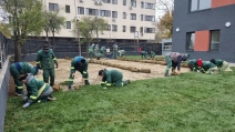 Totul Verde înfrumuseţează curtea Unităţii de Intervenţie pentru Situaţii de Urgenţă din sectorul 4, cea mai modernă din România