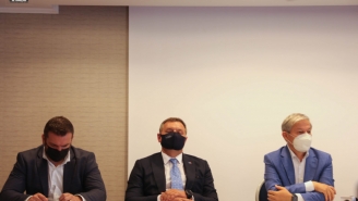 ministrului-digitalizarii-i-i-respecta-programul-de-somn-acesta-a-fost-surprins-cand-dormea-intr-o-conferinta-49134-1.jpg